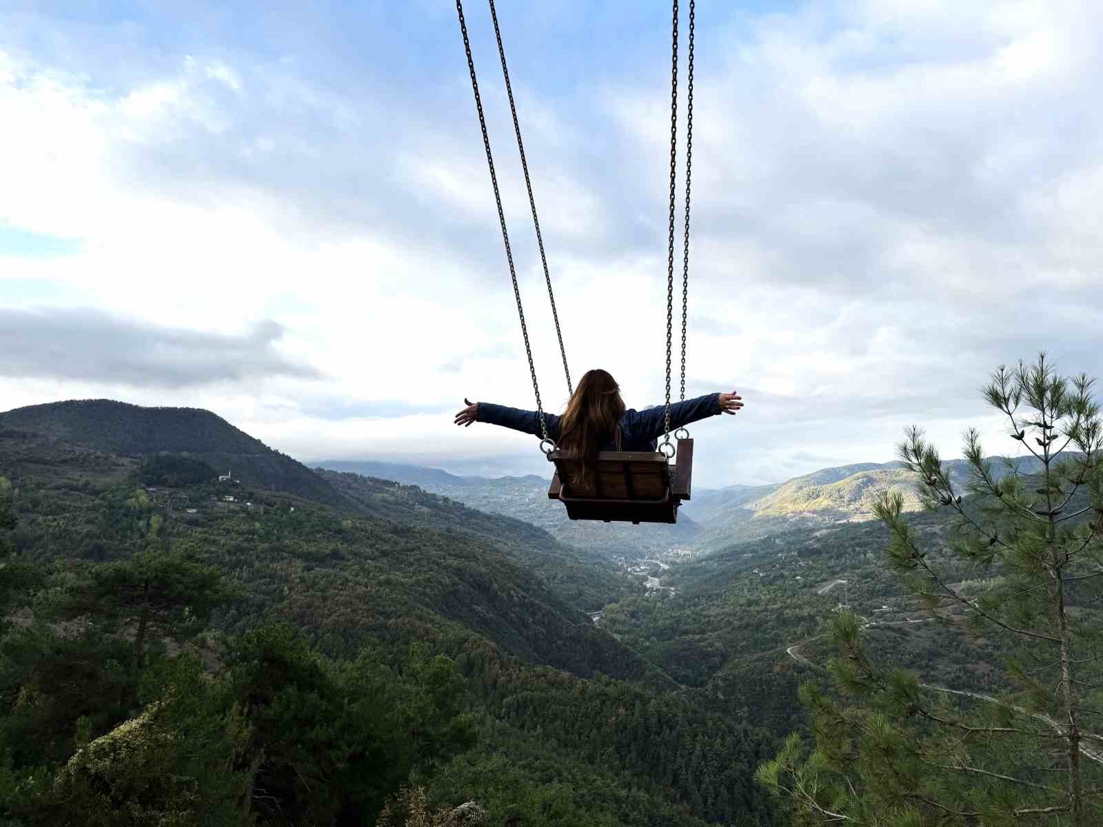 Turistik Karaelmas Ekspresi yolcuları Yenice’nin doğasına hayran kaldı