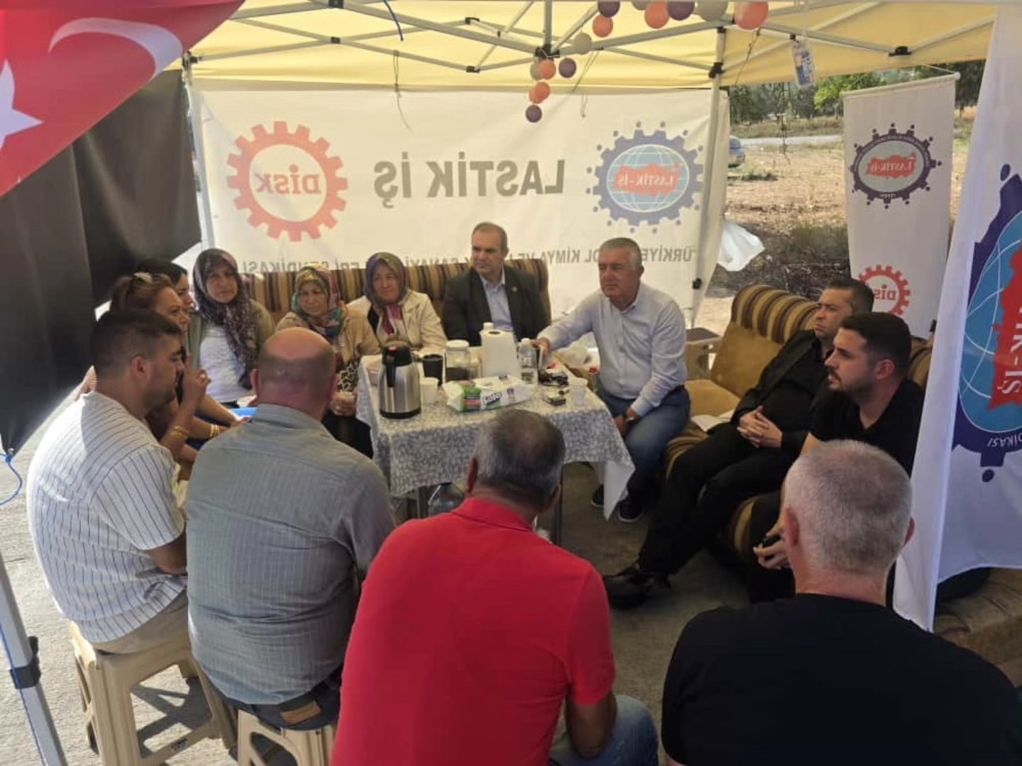 Başkan Dilsiz ve &Ouml;zdemir&rsquo;den REHAU iş&ccedil;ilerine destek
