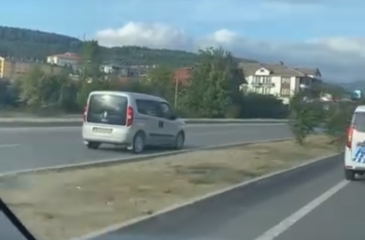 Bolu’nun Mengen ilçesinde ters şeritte tehlikeli yolculuk