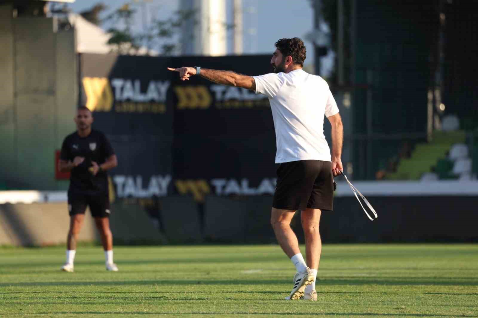 Burhan Eşer: "Takım bütünlüğüne inanan bir oyun anlayışı istiyoruz"