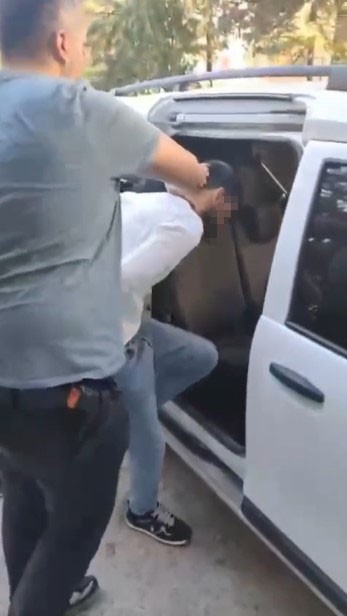 Aranan şahıs yatağın altında yakalandı
