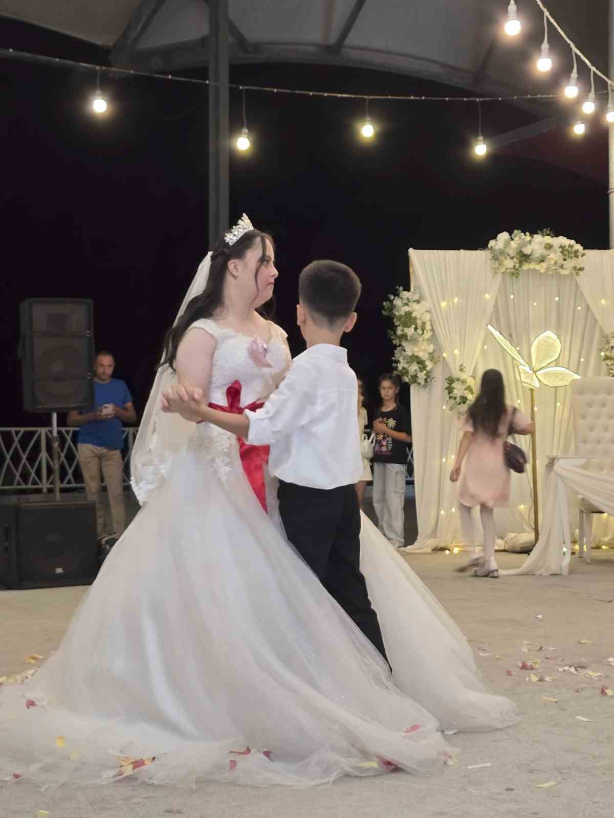 Down sendromlu Gülsüm’ün beyaz gelinlik hayali gerçek oldu