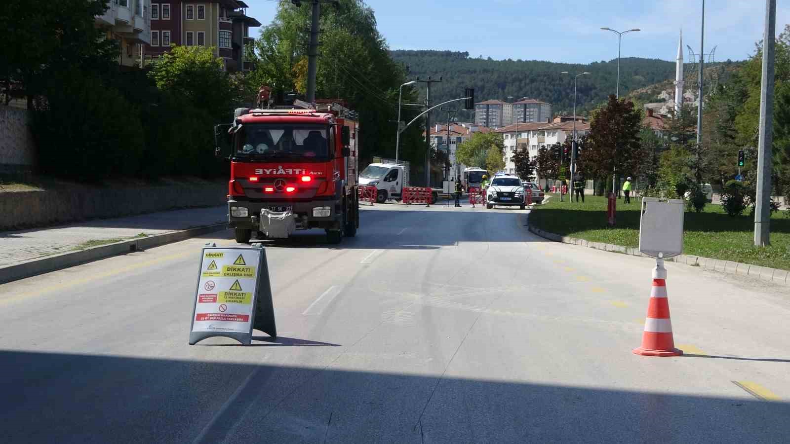 Kazı sırasında patlayan doğalgaz borusu büyük paniğe yol açtı