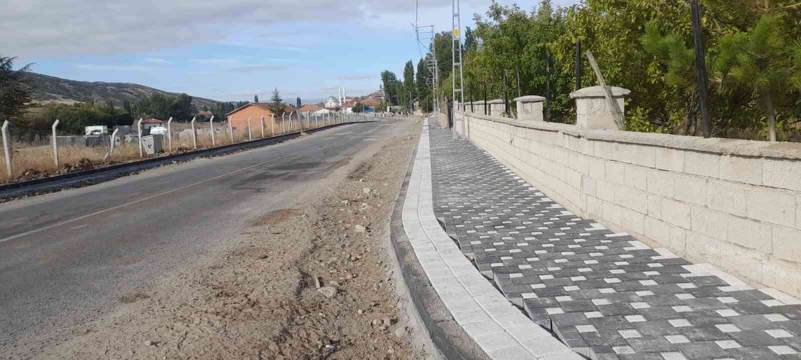 Özükavak Belediyesi’nden Şeyhyakup Caddesi’nde kaldırım düzenlemesi