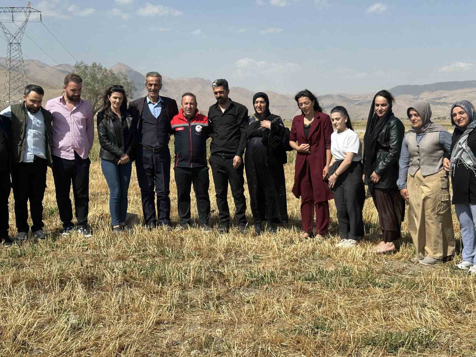 Y&uuml;ksekova&rsquo;da arıcılığa kadın eli değiyor: "Bin 275 kovan desteği verildi"
