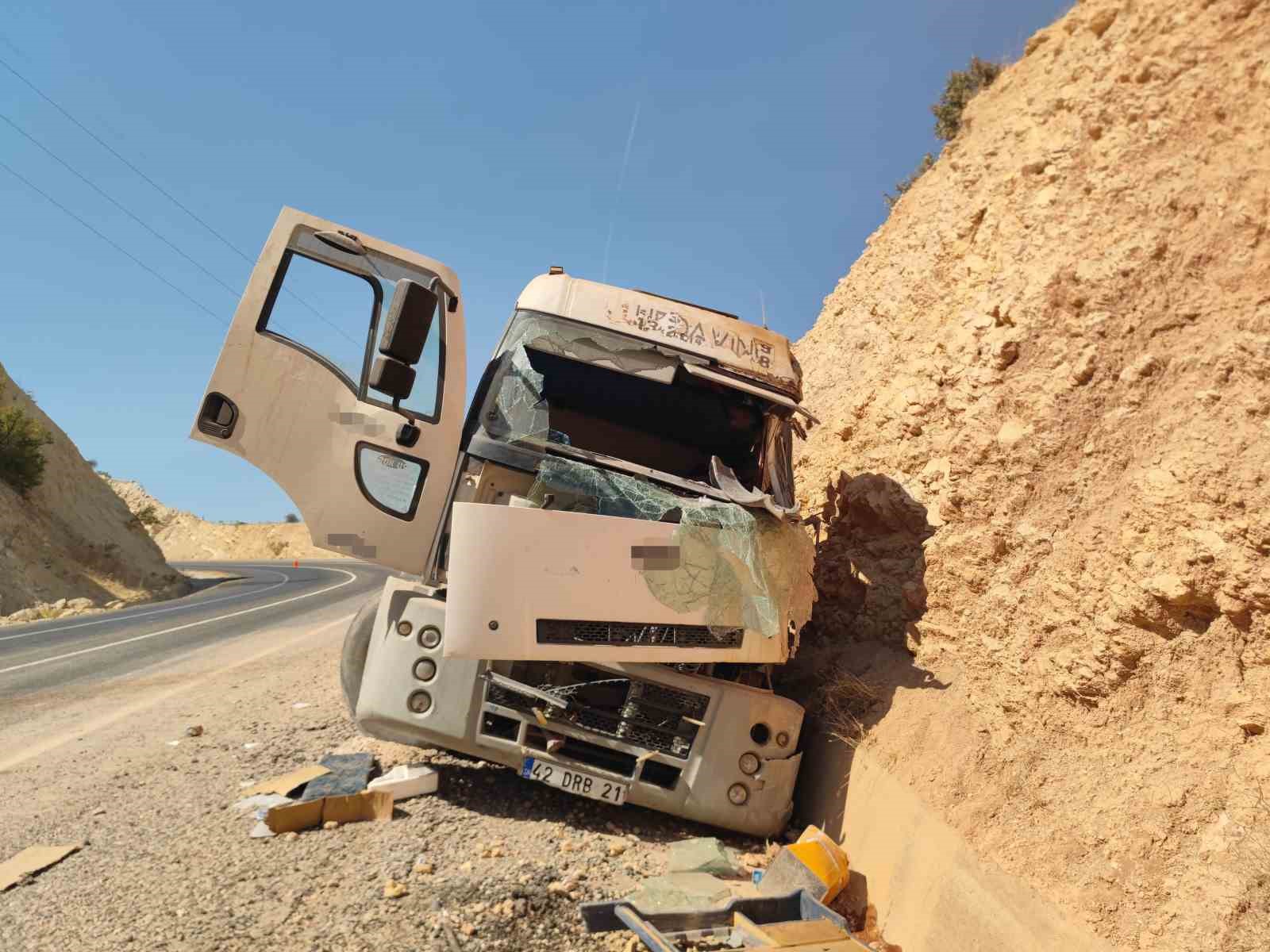 Freni boşalan vin&ccedil; kayalığa &ccedil;arptı: 1 &ouml;l&uuml;, 1 yaralı
