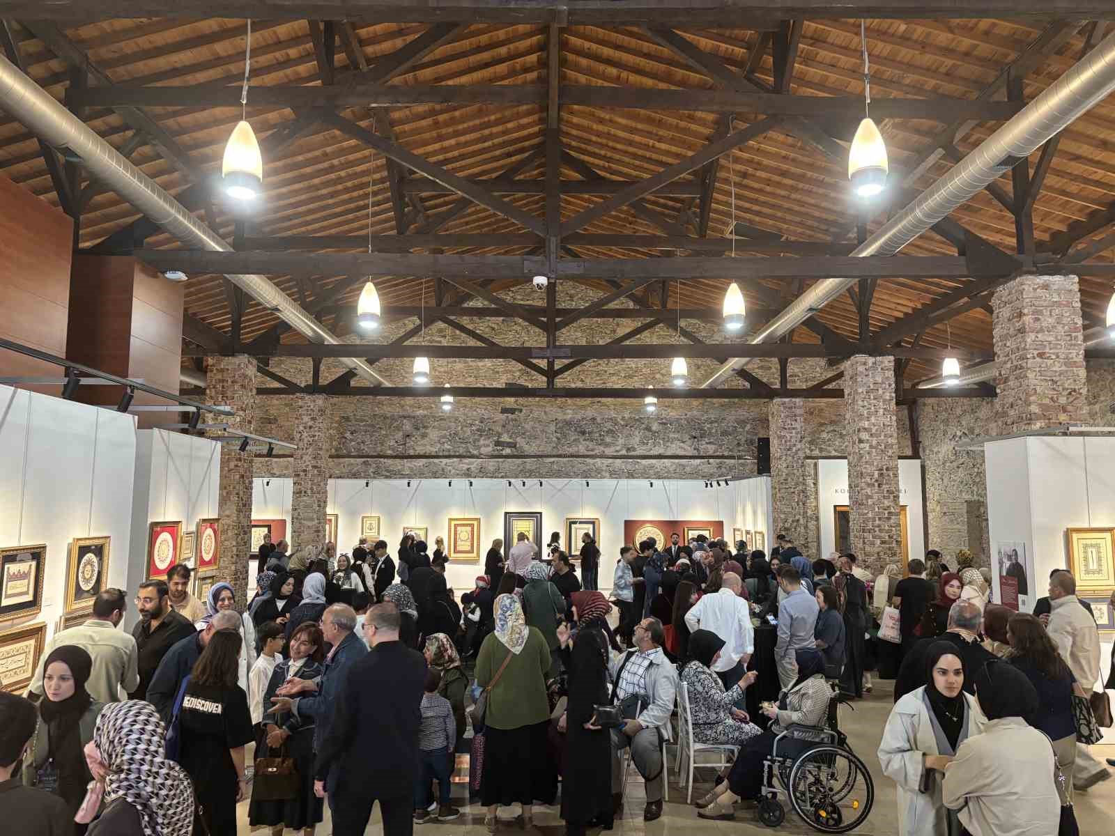 Sonsuz Desenlerde Altın İzler Hat ve Tezhip Sergisi Dolmabah&ccedil;e Sarayı&rsquo;nda sanatseverler ile buluştu
