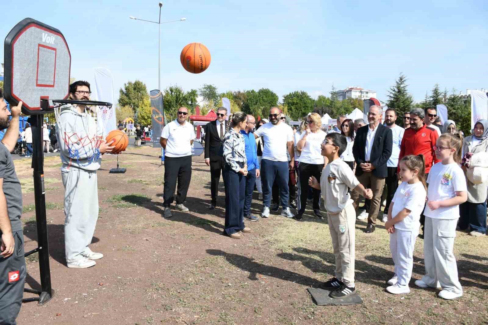 &rsquo;Bilge Aileden Bilin&ccedil;li Topluma Projesi&rsquo; &ccedil;er&ccedil;evesinde spor şenliği yapıldı
