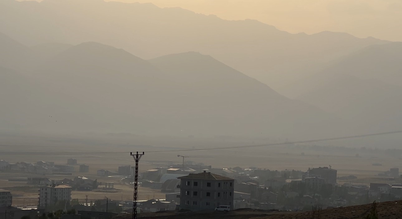 Yüksekova’da toz bulutu etkili oldu