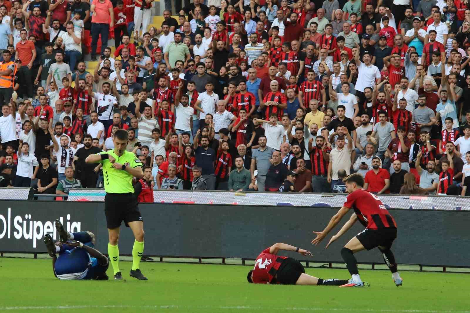 Trendyol Süper Lig: Gaziantep FK: 1 - Samsunspor: 2 (İlk yarı)