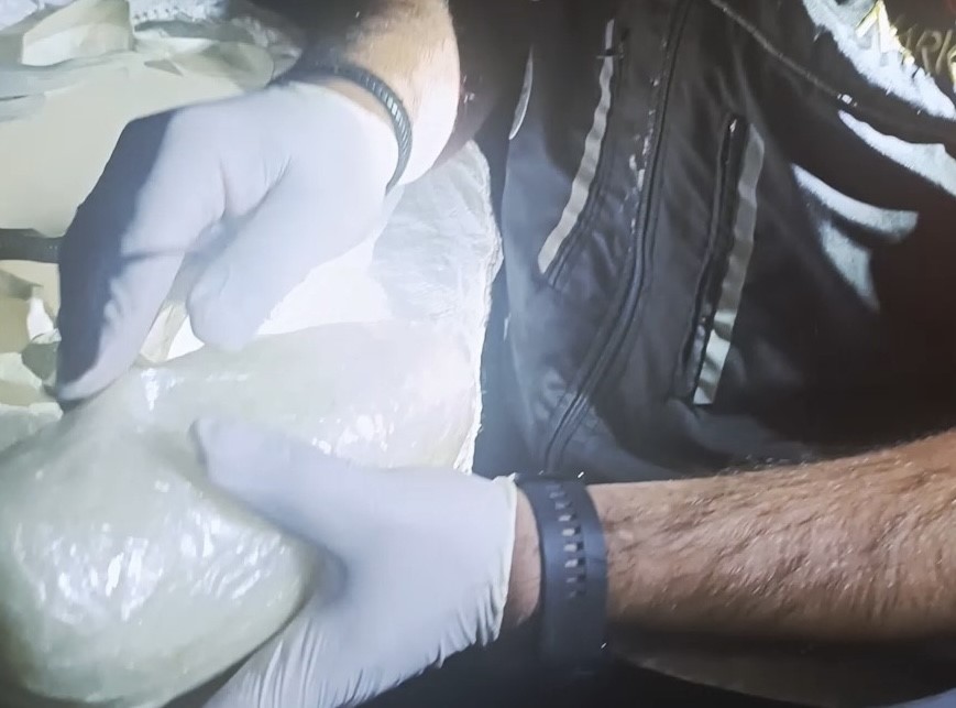 Van&rsquo;da 28 kilo 640 gram metamfetamin ele ge&ccedil;irildi
