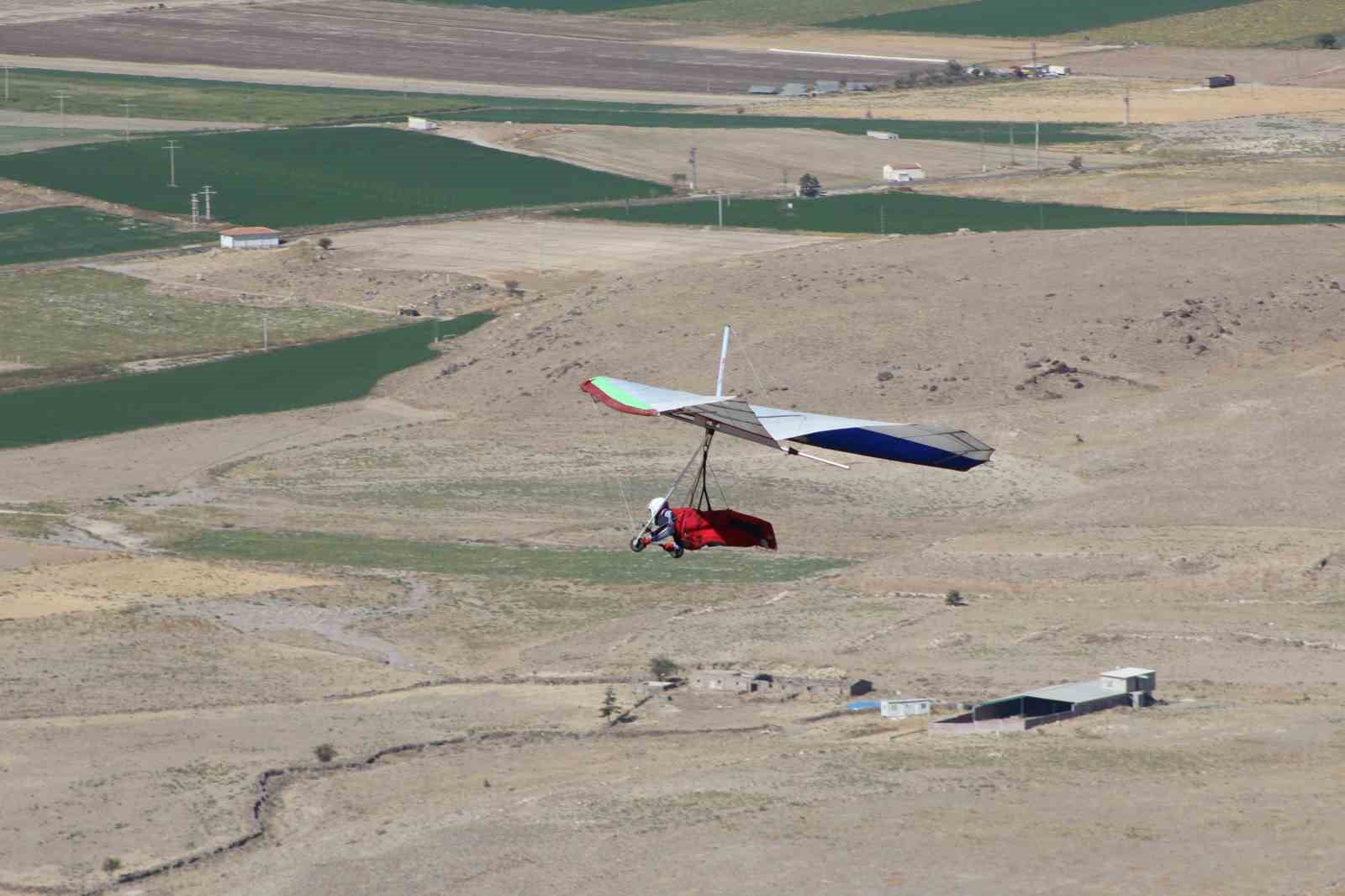 Karapınar Göktepe, Uluslararası Yelken Kanat Şampiyonası’na ev sahipliği yapıyor