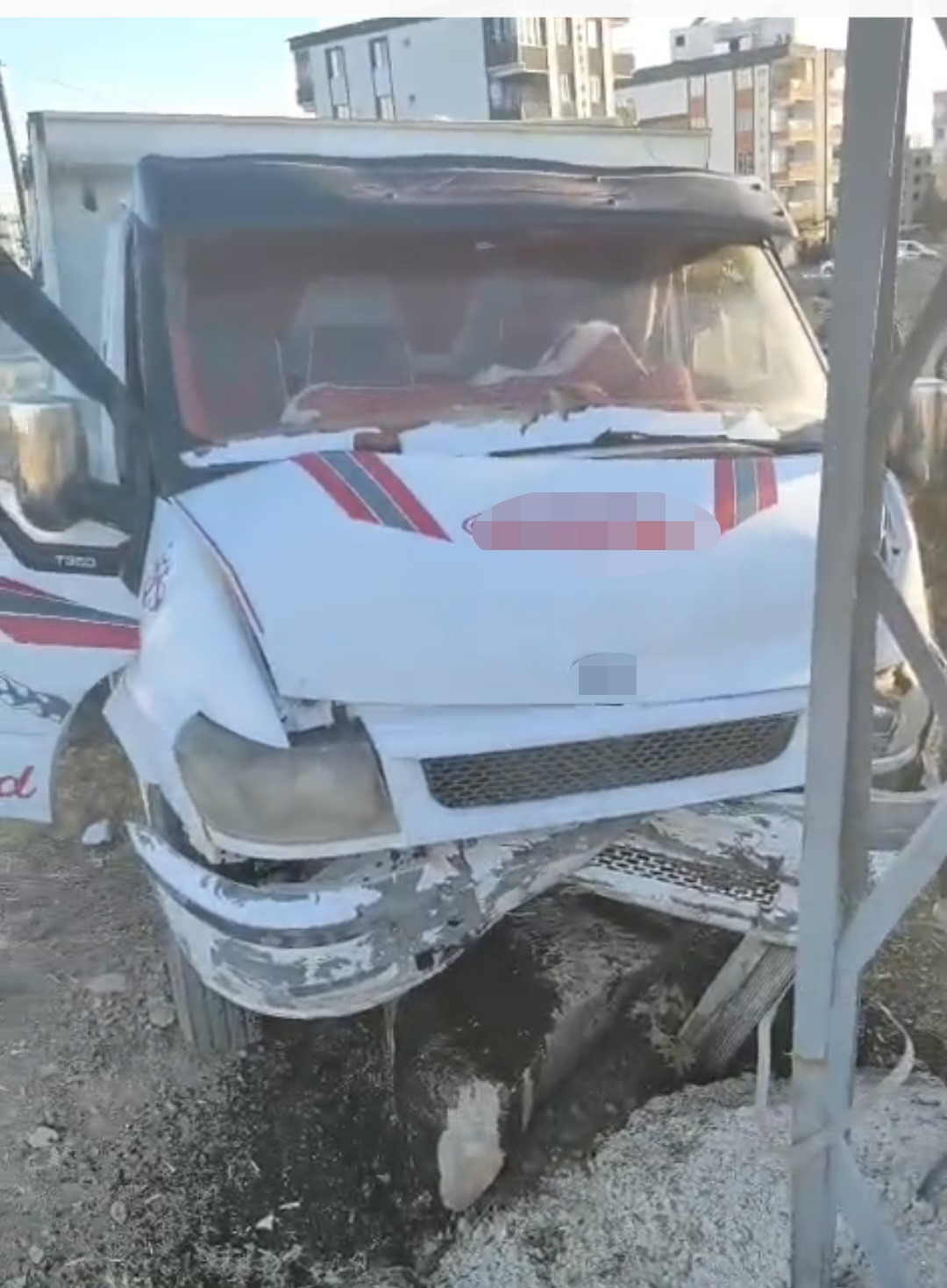 Siverek&rsquo;te otomobil ile kamyonet &ccedil;arpıştı: 2 yaralı
