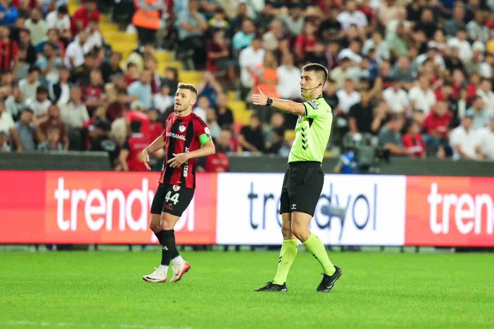 Samsunspor’dan hakem kararlarına tepki: "Emekler heba edildi"