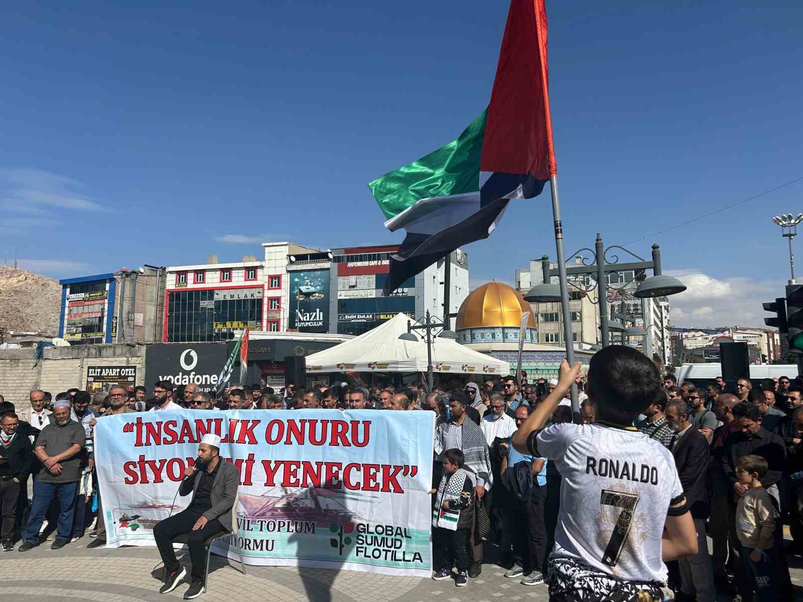 Van’da STK’lardan Küresel Sumud Filosu’na destek