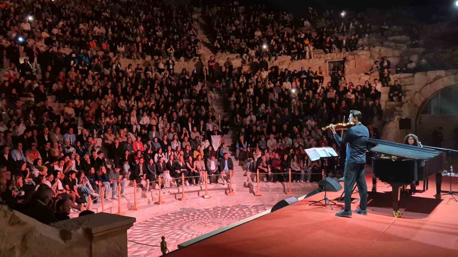 Kibyra Antik Kenti’nde Anjelika Akbar’ın piyano resitali