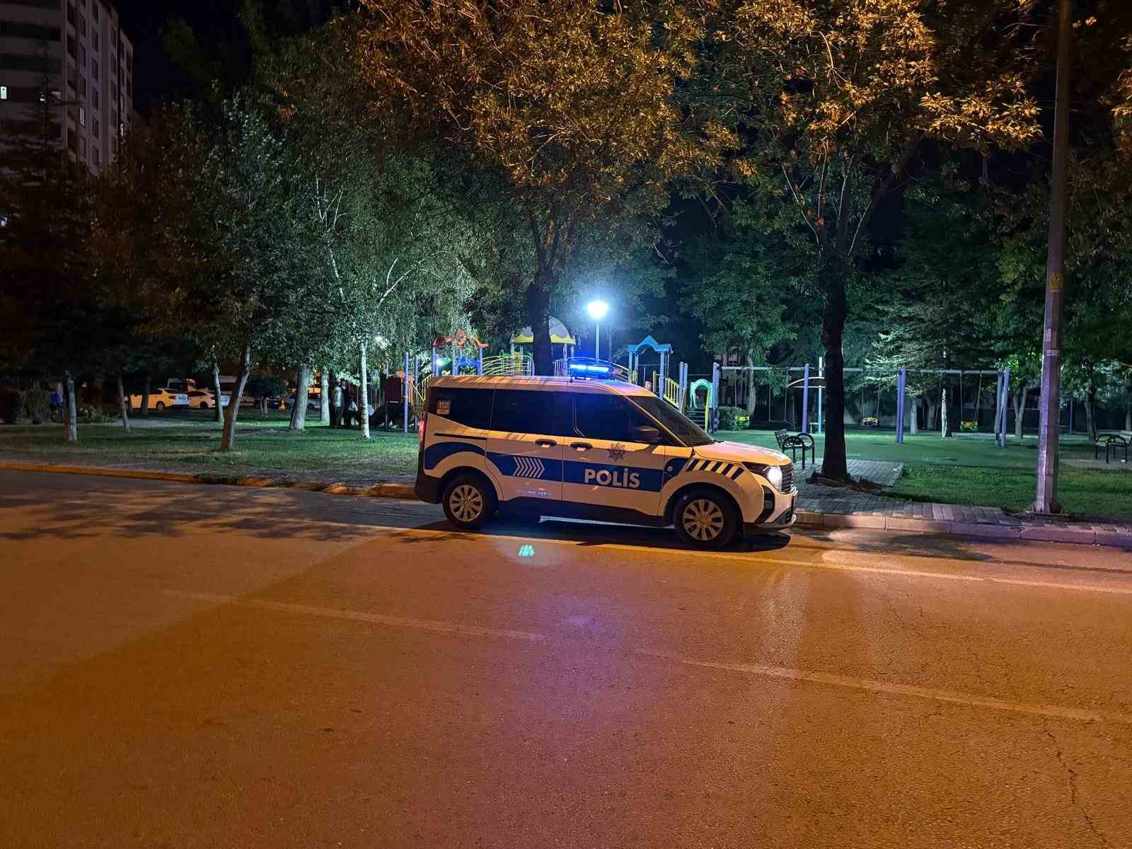 İki grup arasında bıçaklı kavga: 1 yaralı