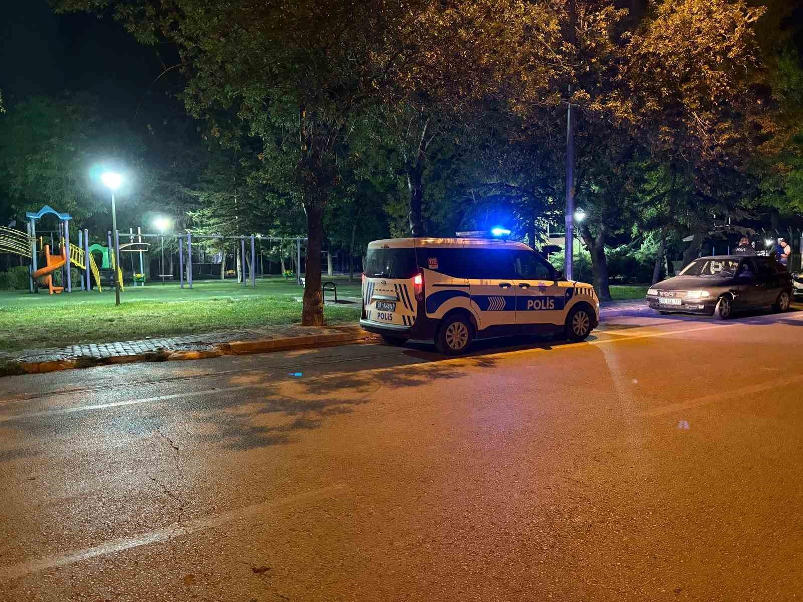 İki grup arasında bı&ccedil;aklı kavga: 1 yaralı
