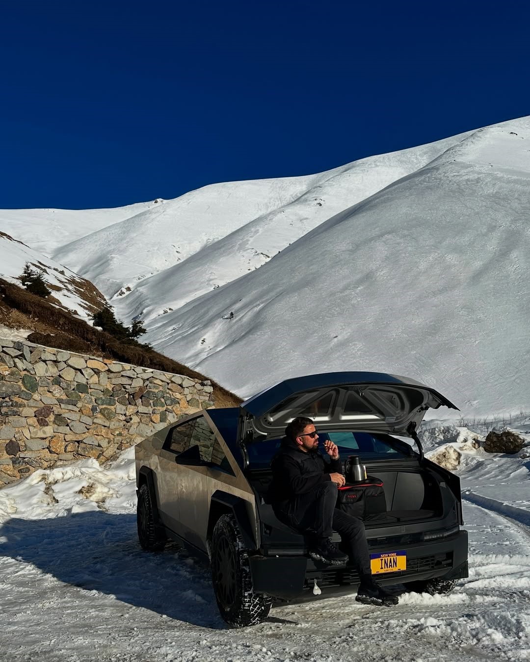 Cybertruck ile çay taşıdı, Karadeniz’de dağ tepe demeden gezdi