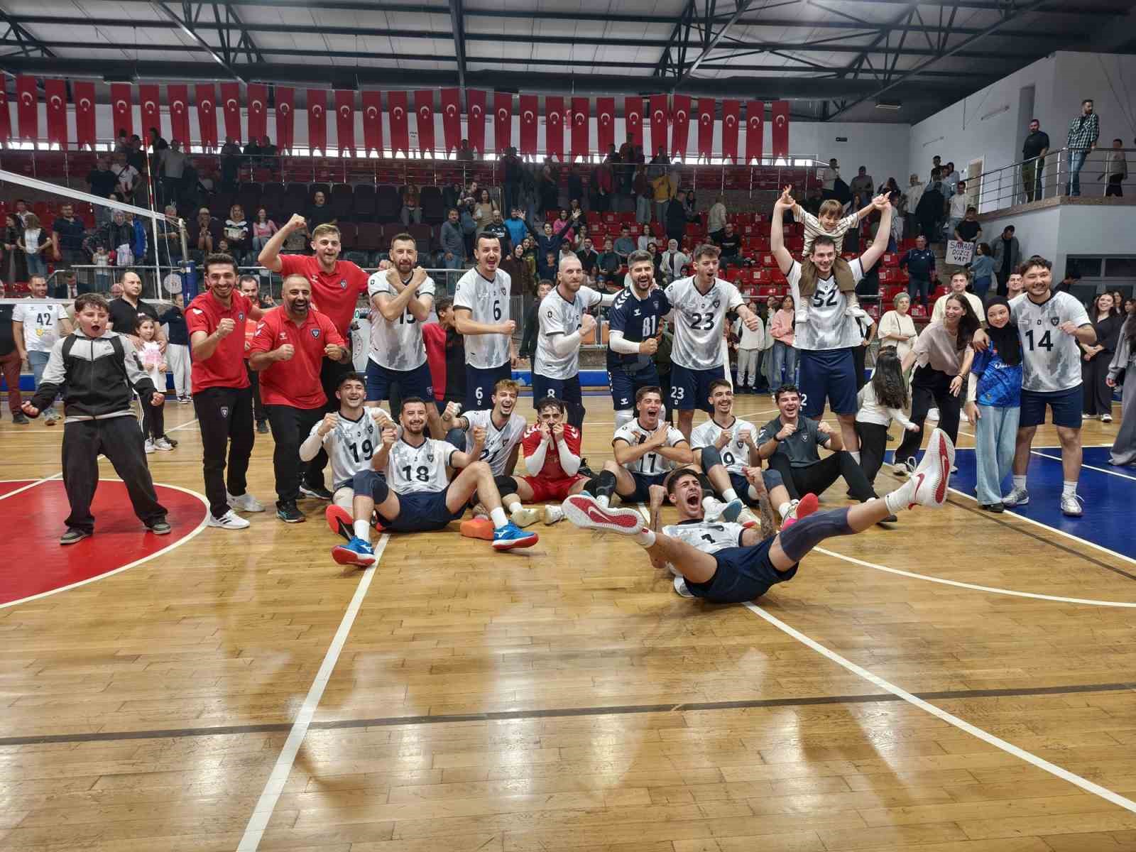 Düzce Belediyesi Spor Akademisi Voleybol Takımı ilk maçında galip
