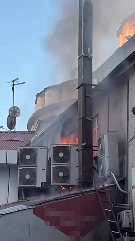 Elazığ’da çatı yangını