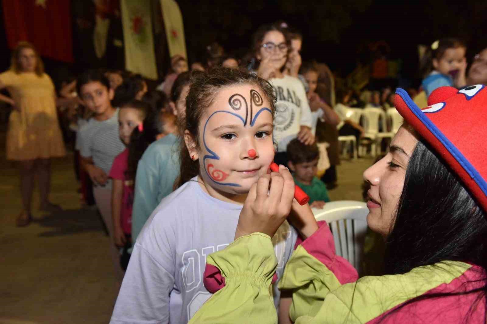 Kepez&rsquo;de &ccedil;ocuklar &rsquo;Sahne Kepez&rsquo; ile coştu
