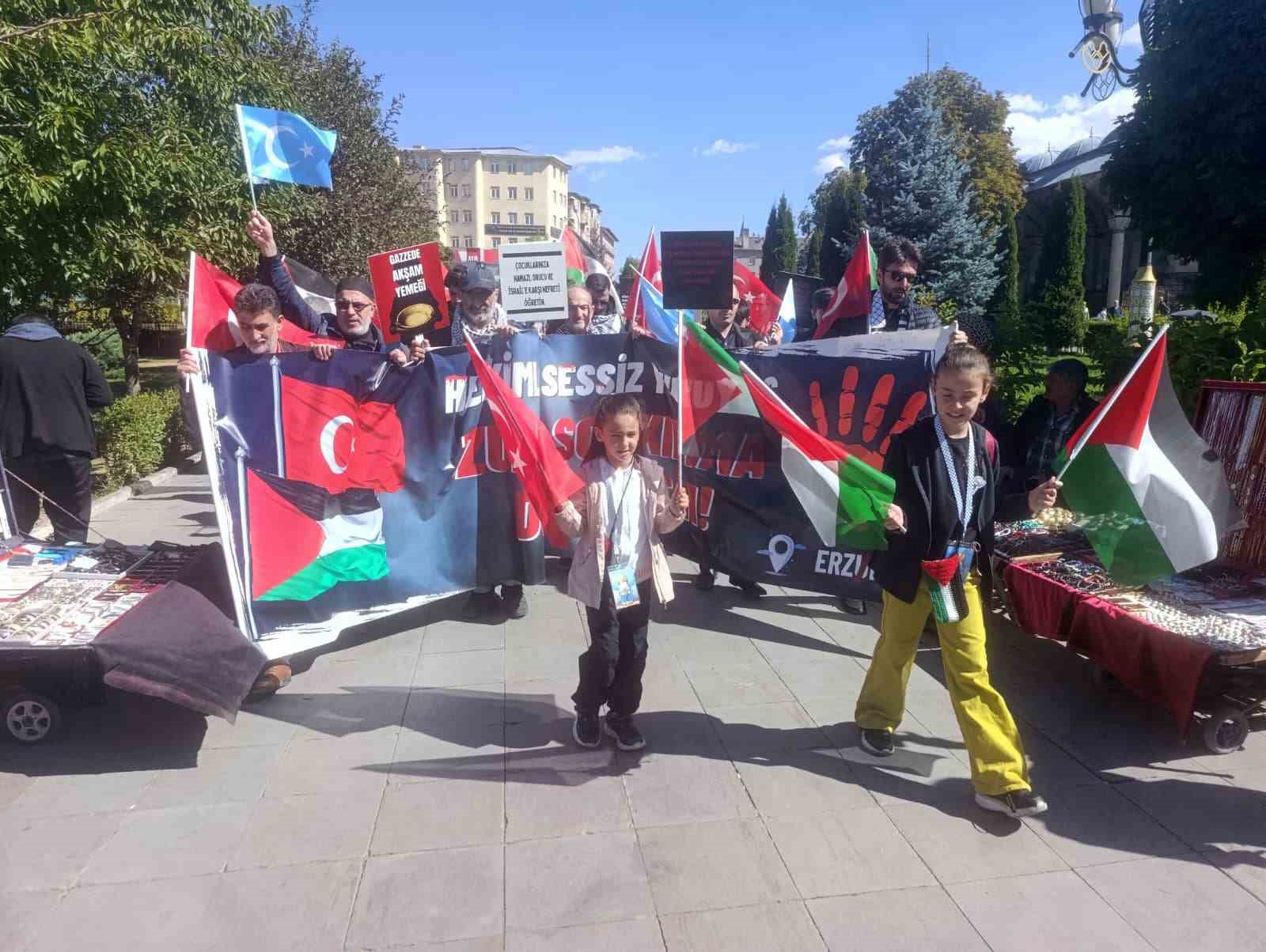 Hekimler ve sağlık &ccedil;alışanları Gazze i&ccedil;in toplandı
