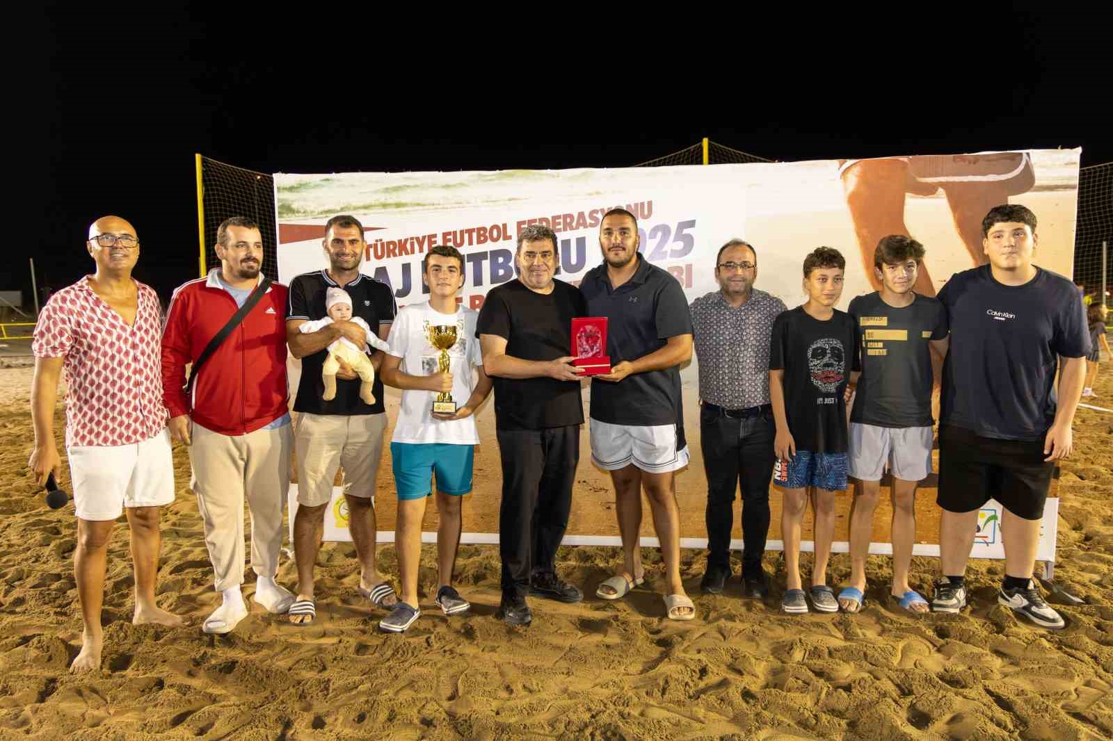 TFF Plaj Futbolu Ligi Manavgat etabında şampiyon &Ccedil;imhan Sarılarspor oldu
