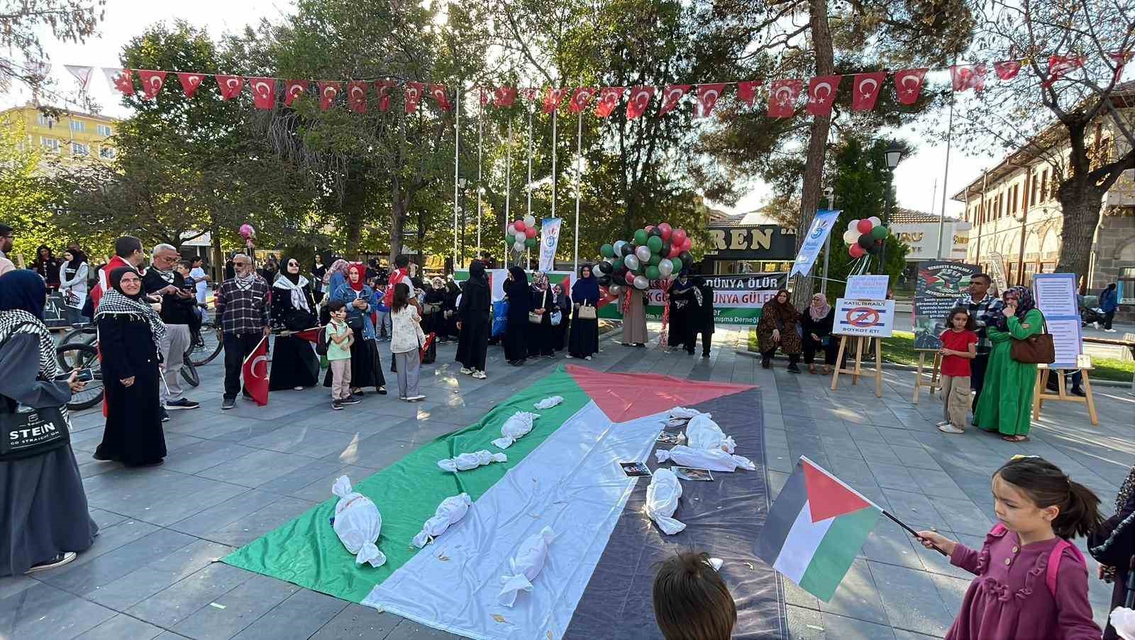 Karaman’da yüzlerce kişi Gazze için yürüdü