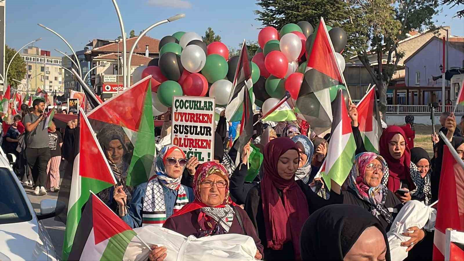 Karaman&rsquo;da y&uuml;zlerce kişi Gazze i&ccedil;in y&uuml;r&uuml;d&uuml;
