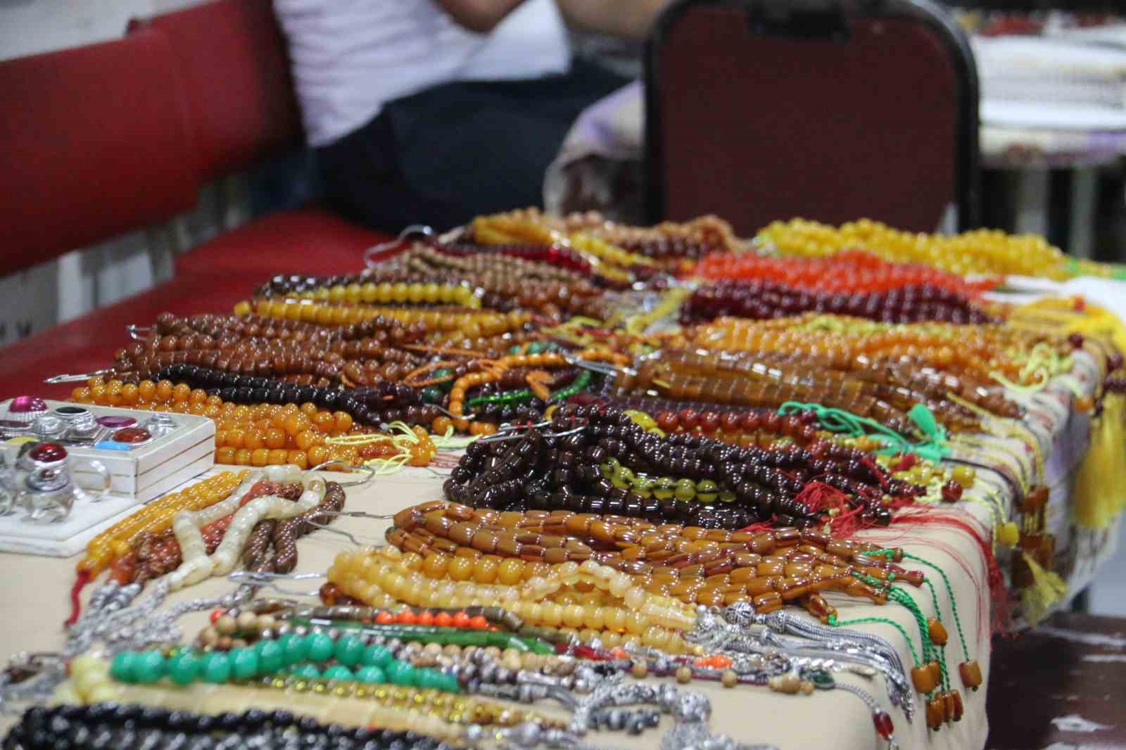 Fiyatı 10 bin doları bulabiliyor, tespih sevdalıları borsasında buluşuyor
