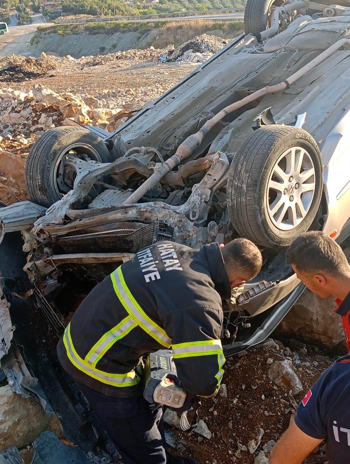 Takla atan aracın s&uuml;r&uuml;c&uuml;s&uuml; yaralandı
