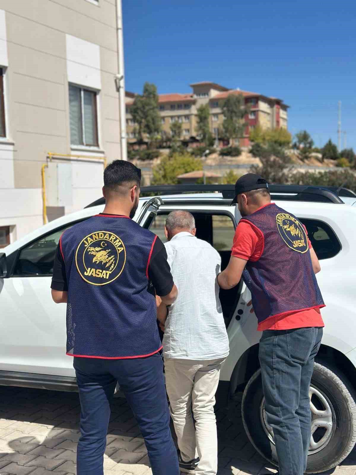 Şanlıurfa&rsquo;da haklarında kesinleşmiş hapis cezası bulunan 6 kişi yakalandı
