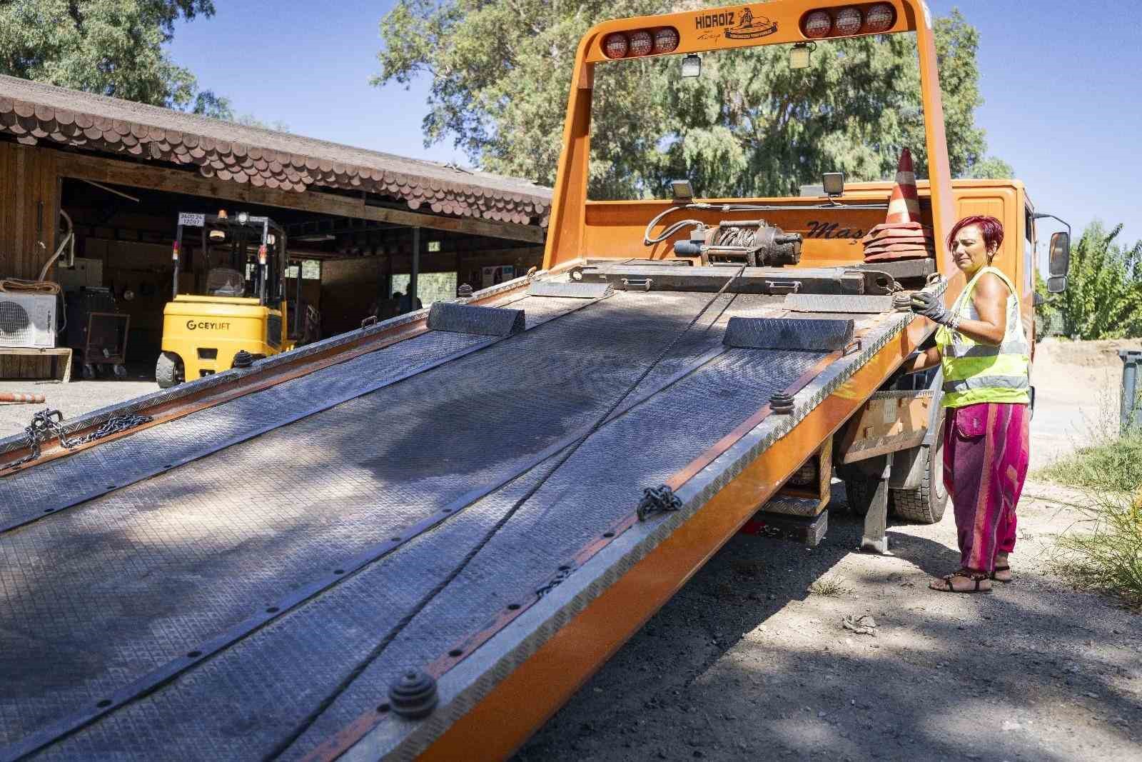 İzmir’de kadın çekici operatörü tabuları yıktı