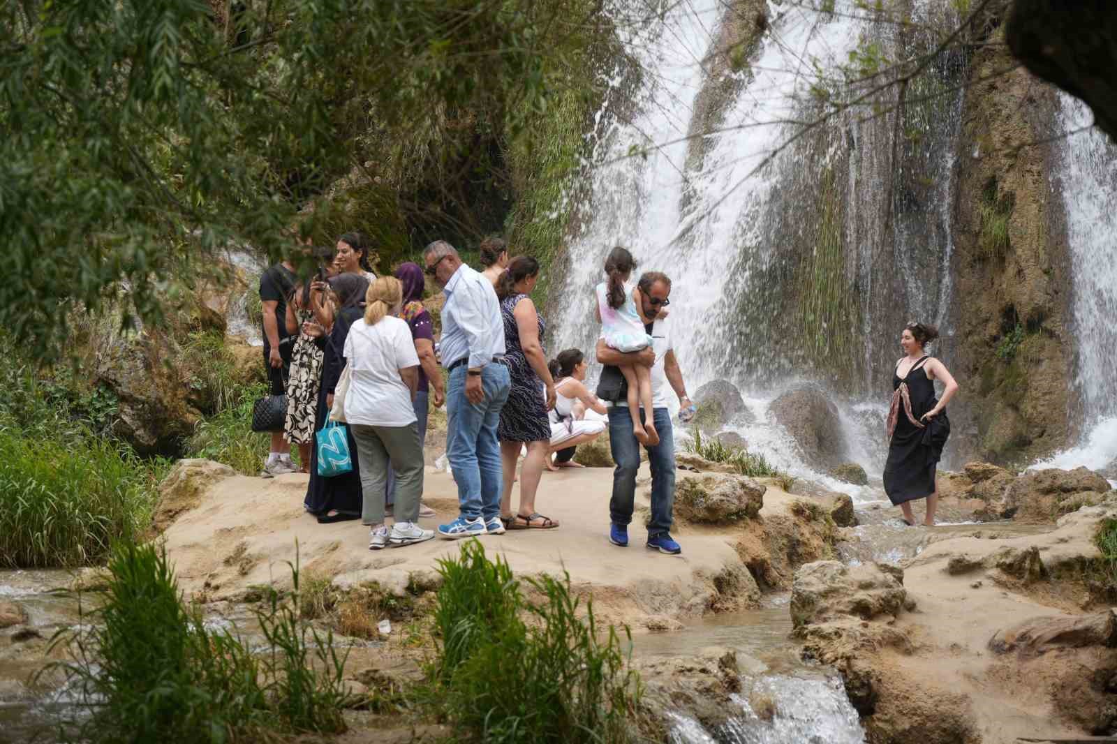 Girlevik Şelalesi’nde hafta sonu yoğunluk yaşandı