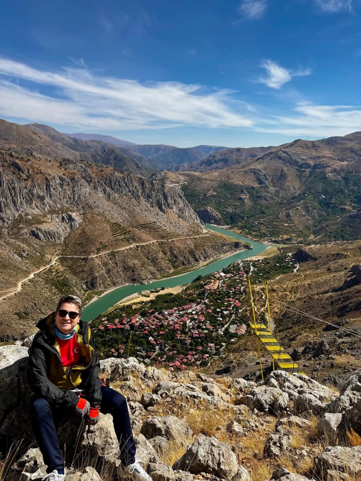 T&uuml;rkiye&rsquo;de tek Kemaliye&rsquo;de bulunan "Via Ferrata" parkuru adrenalin tutkunlarının rotası oldu

