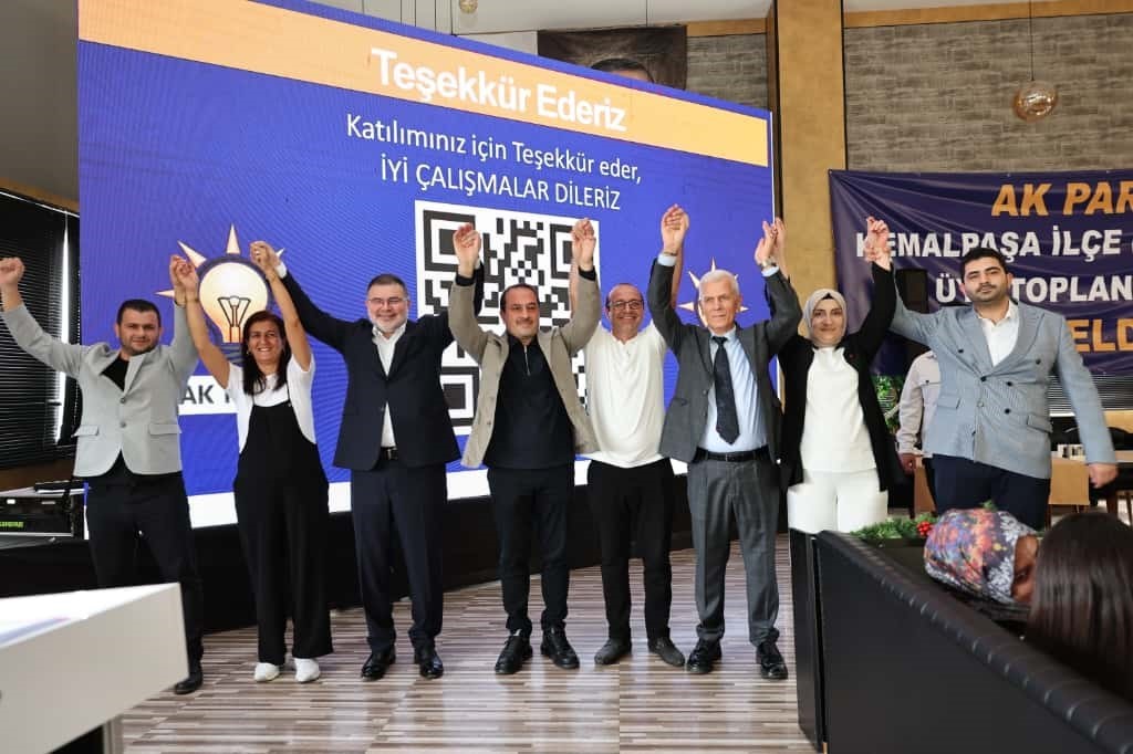 AK Partili Saygılı, Kemalpaşa’da yeni üyelere rozet taktı; CHP’den de katılım var