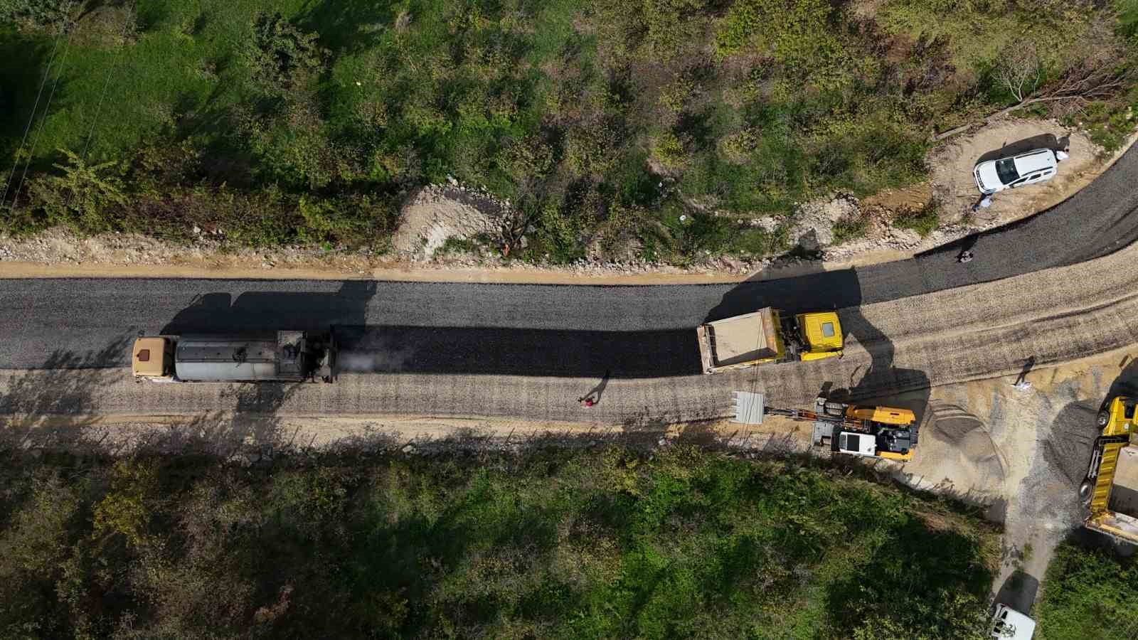 Ordu B&uuml;y&uuml;kşehir, il genelinde asfalt yol &ccedil;alışmalarını s&uuml;rd&uuml;r&uuml;yor
