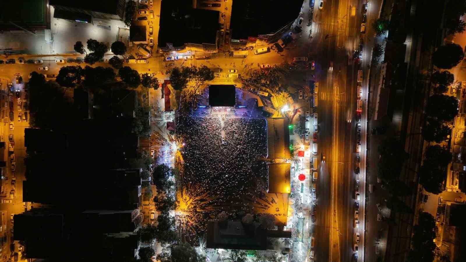 Germencik’te binlerce genç konserle coştu