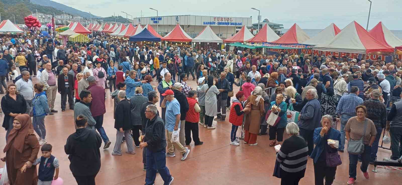 2. Çınarcık Hamsi Festivali’nde 4 ton balık ikram edildi