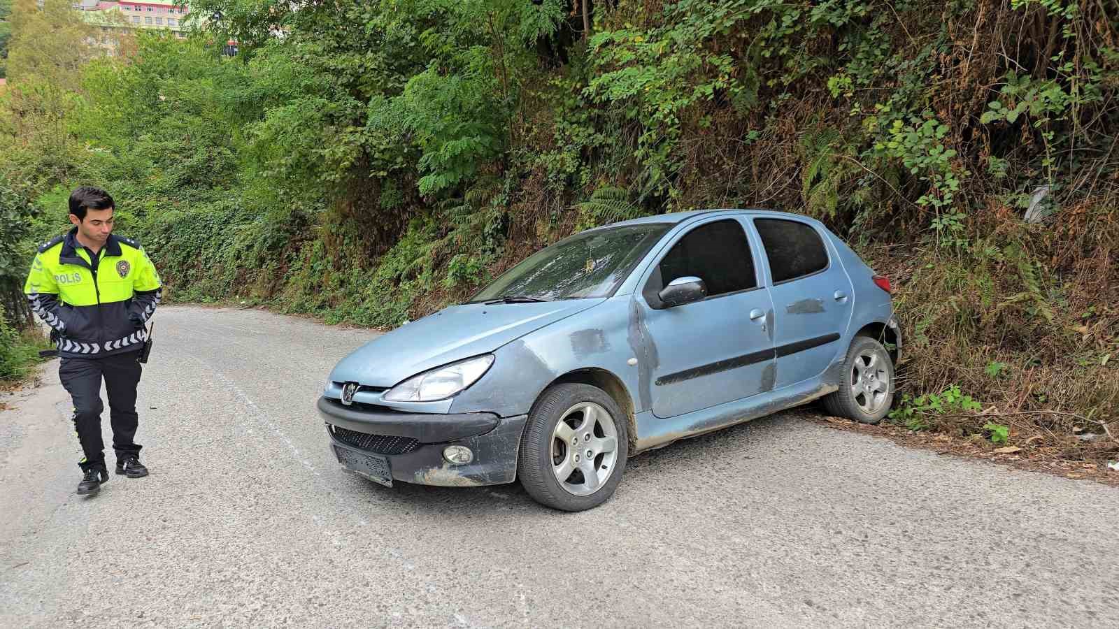 "Dur" ihtarına uymayıp kaza yapan sürücü yaya olarak kaçmaya çalıştı
