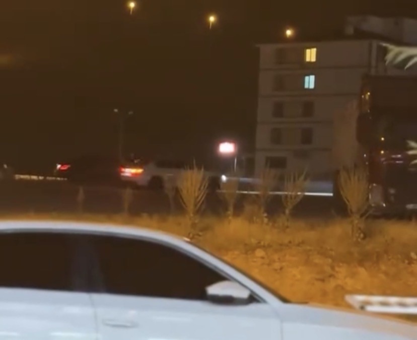 Elazığ’da drift atan araç kameralara yansıdı