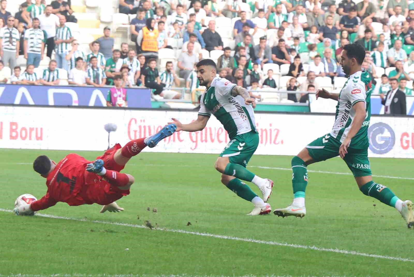 Trendyol S&uuml;per Lig: Konyaspor: 2 - Rams Başakşehir: 0 (İlk yarı)
