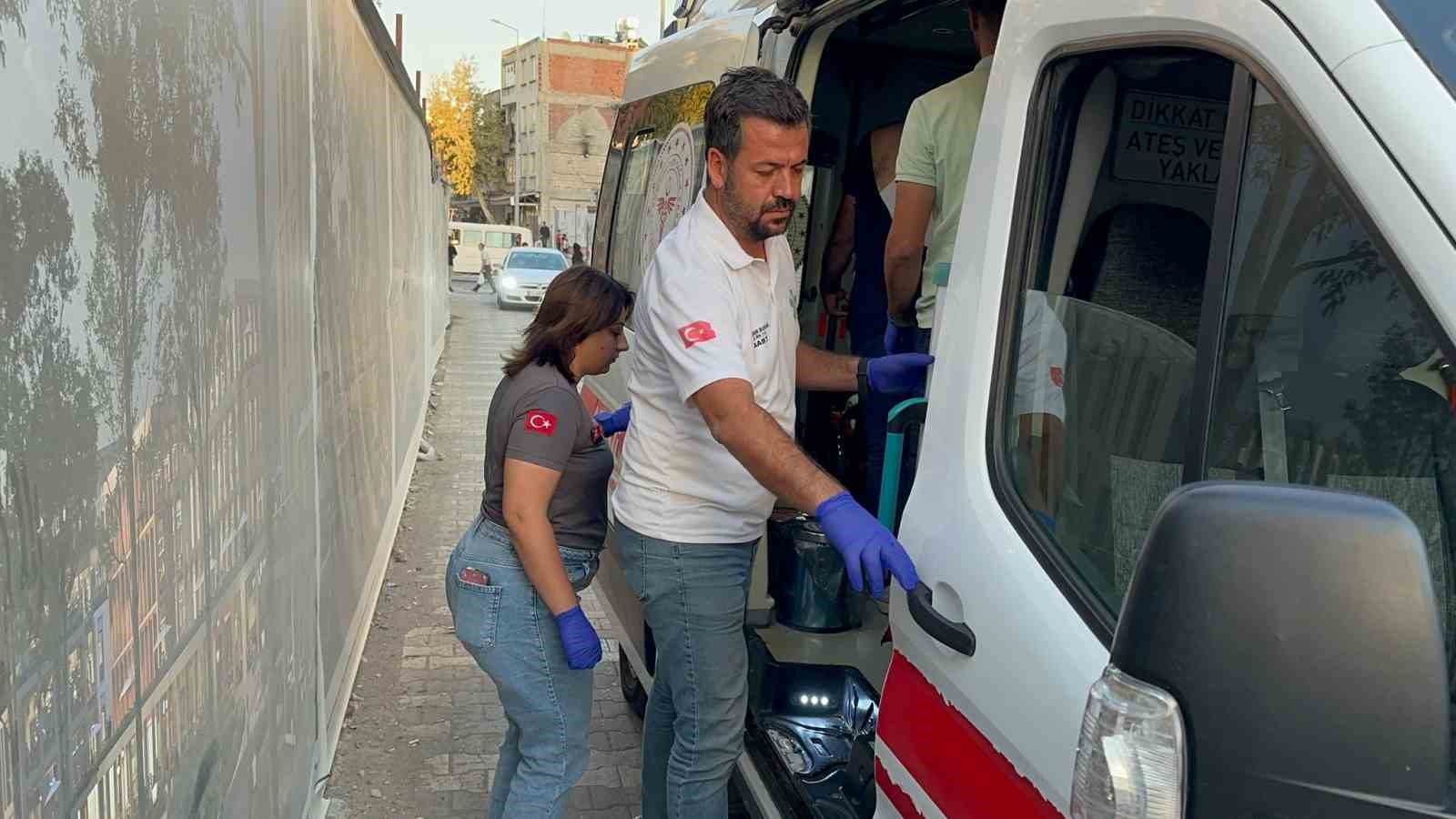 Adıyaman’da sokak ortasında bıçaklı saldırıya uğrayan 2 kişi yaralandı