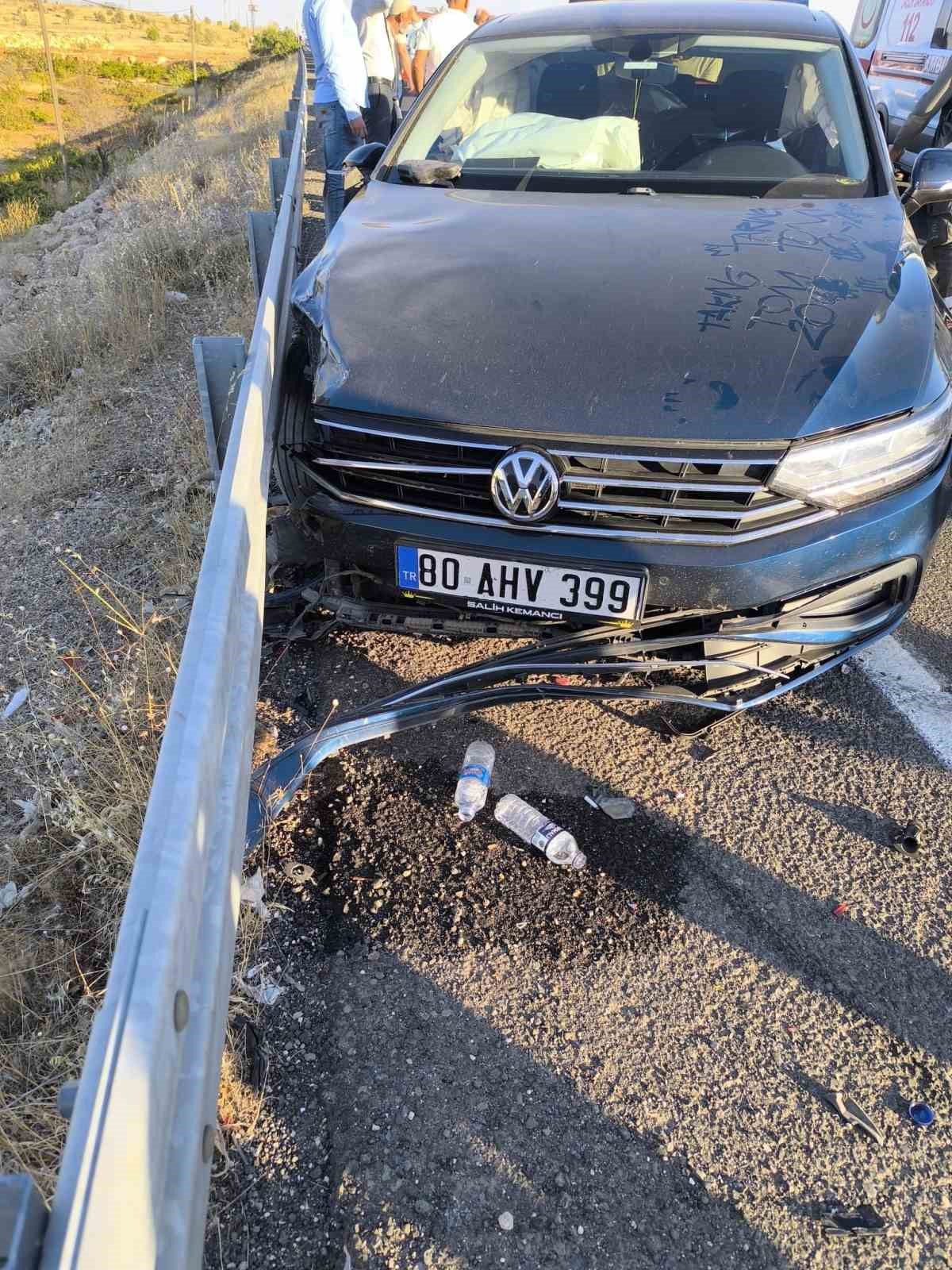 Mardin&rsquo;de iki otomobil &ccedil;arpıştı: 7 yaralı
