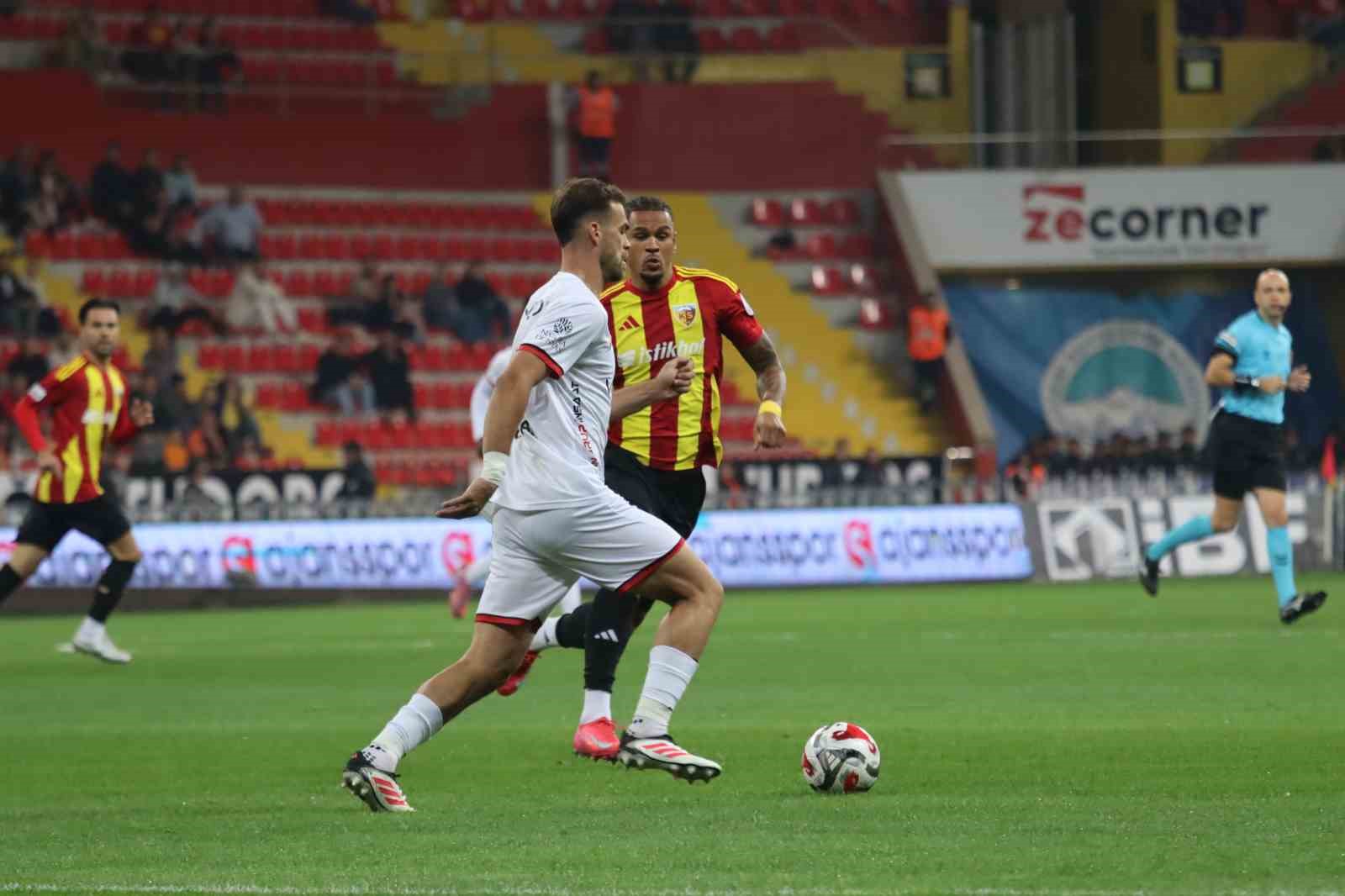 Trendyol Süper Lig: Kayserispor: 0 - Gençlerbirliği: 0 (Maç devam ediyor)