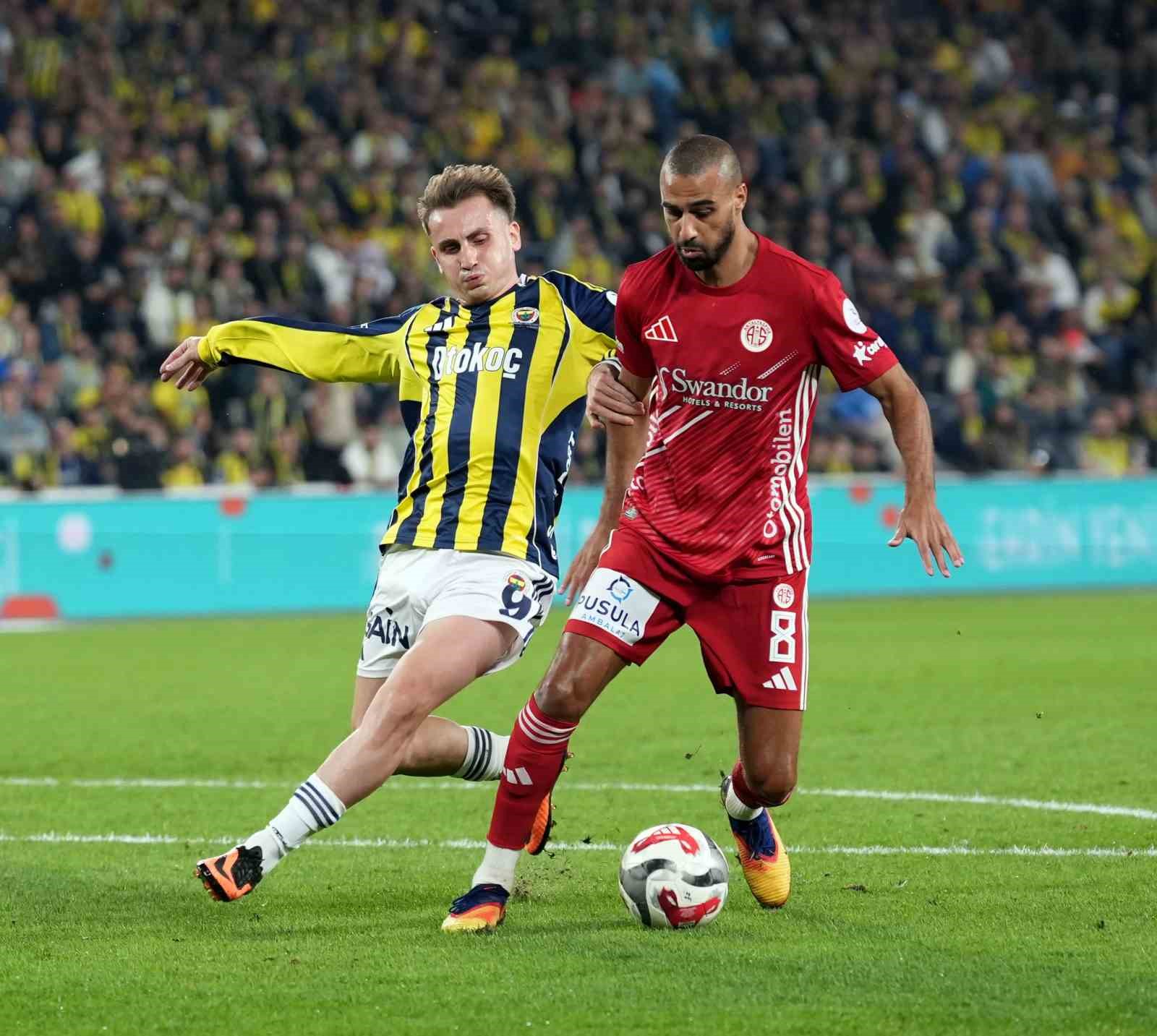 Trendyol Süper Lig: Fenerbahçe: 0 - Antalyaspor: 0 (İlk yarı)