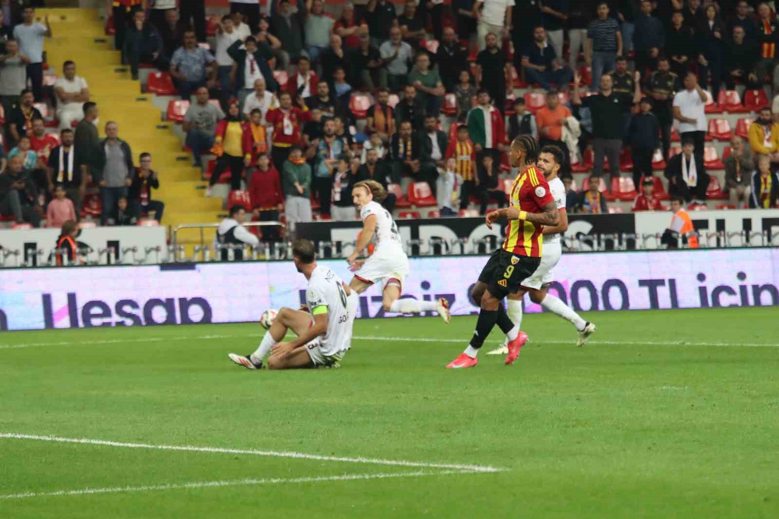 Trendyol S&uuml;per Lig: Kayserispor: 0 - Gen&ccedil;lerbirliği: 1 (İlk yarı)
