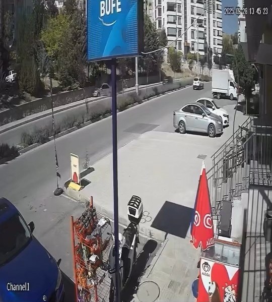 Elazığ&rsquo;da otomobil istinat duvarına &ccedil;arptı: 2 yaralı
