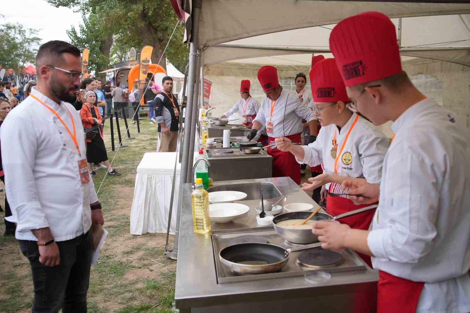 Edirne’de genç aşçılar ekşili köfte için yarıştı